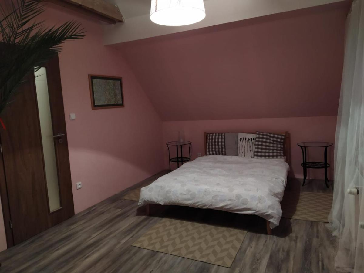 Luxury Accommodation Near Prague Airport Stredokluky Exterior photo