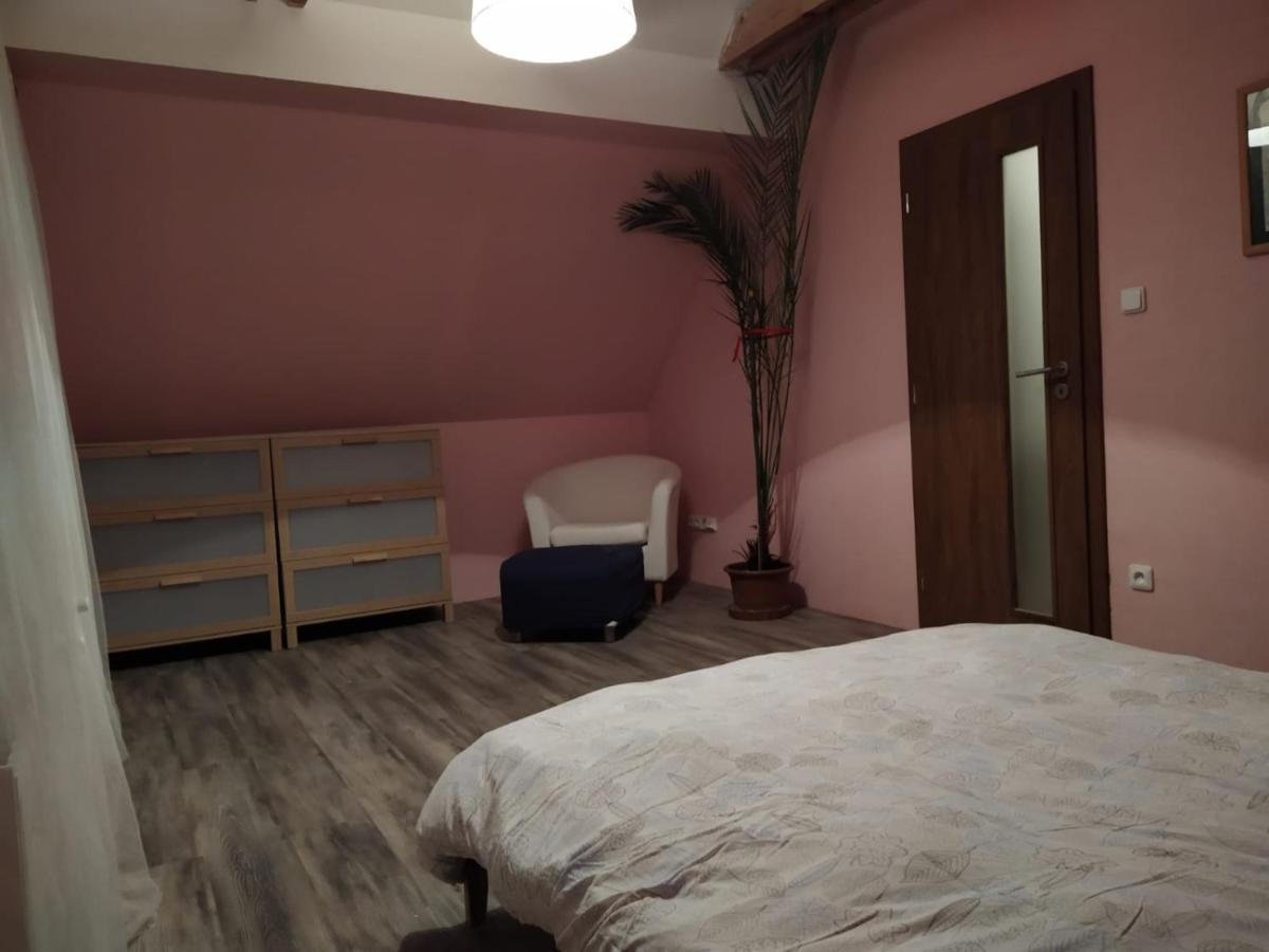 Luxury Accommodation Near Prague Airport Stredokluky Exterior photo