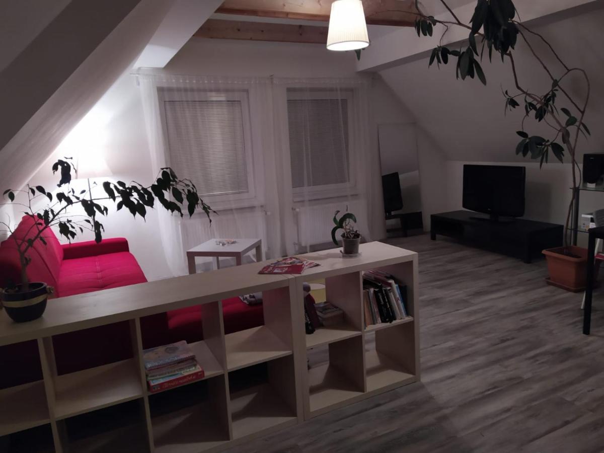 Luxury Accommodation Near Prague Airport Stredokluky Exterior photo